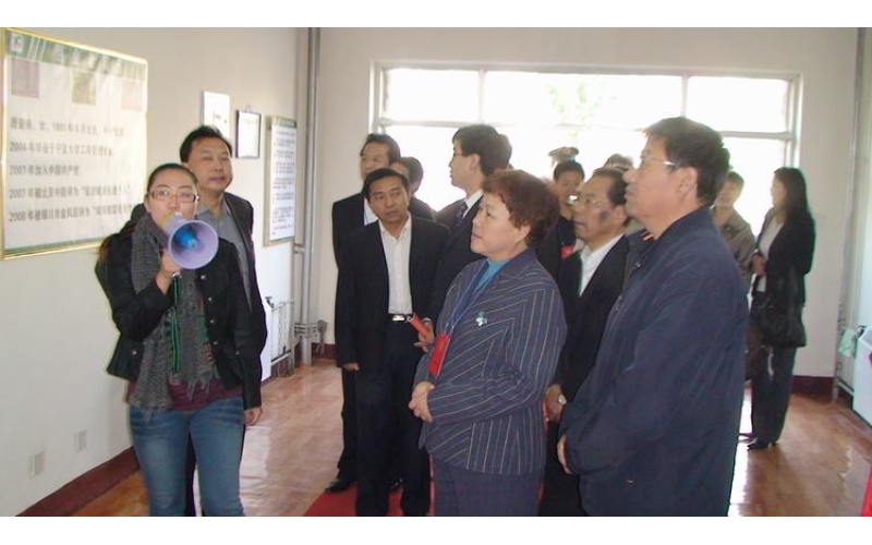 全國政協十一屆委員會委員、第六屆全國人大代表洪梅香蒞臨公司指導工作